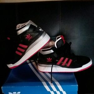 Mens Adidas Forums mid brand new with the box.